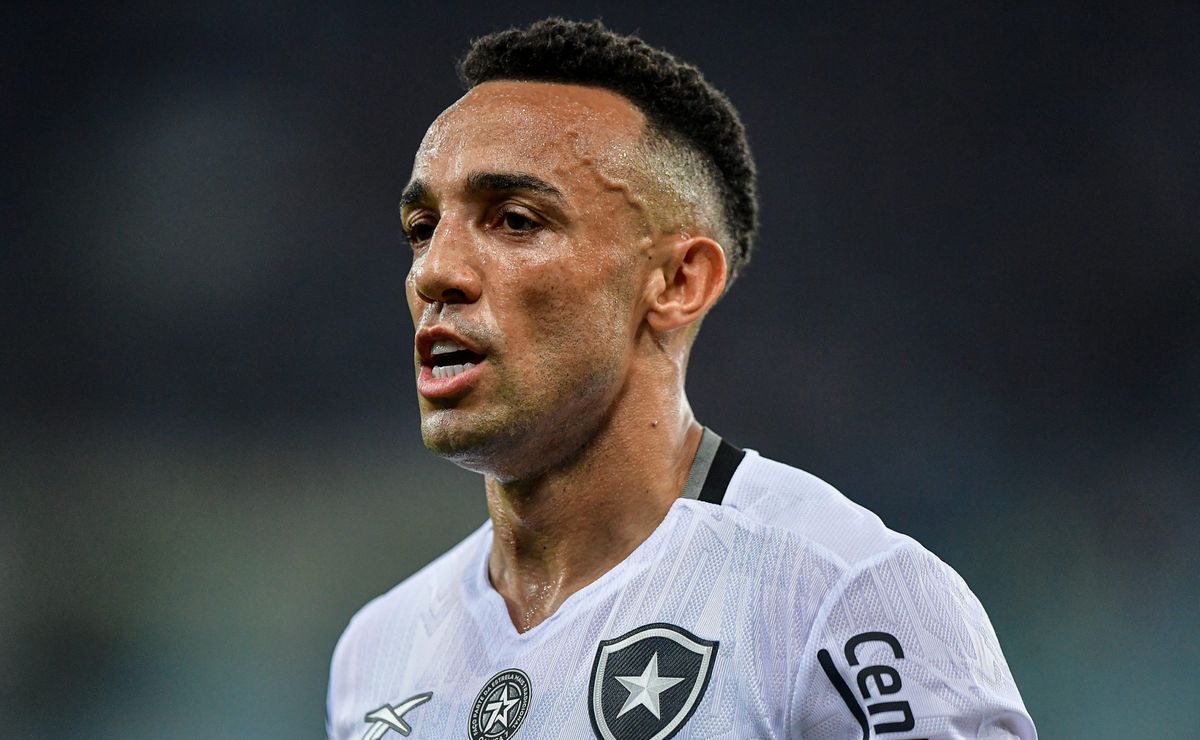 Marçal completa 100 jogos pelo Botafogo e comenta possível saída de Cuiabano: “Orgulho”