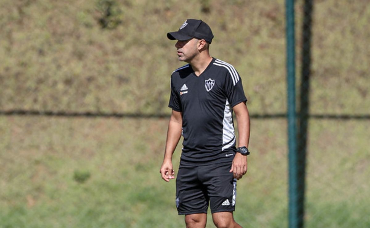 Interino do Atlético-MG, Lucas Gonçalves só perdeu um jogo no comando do clube