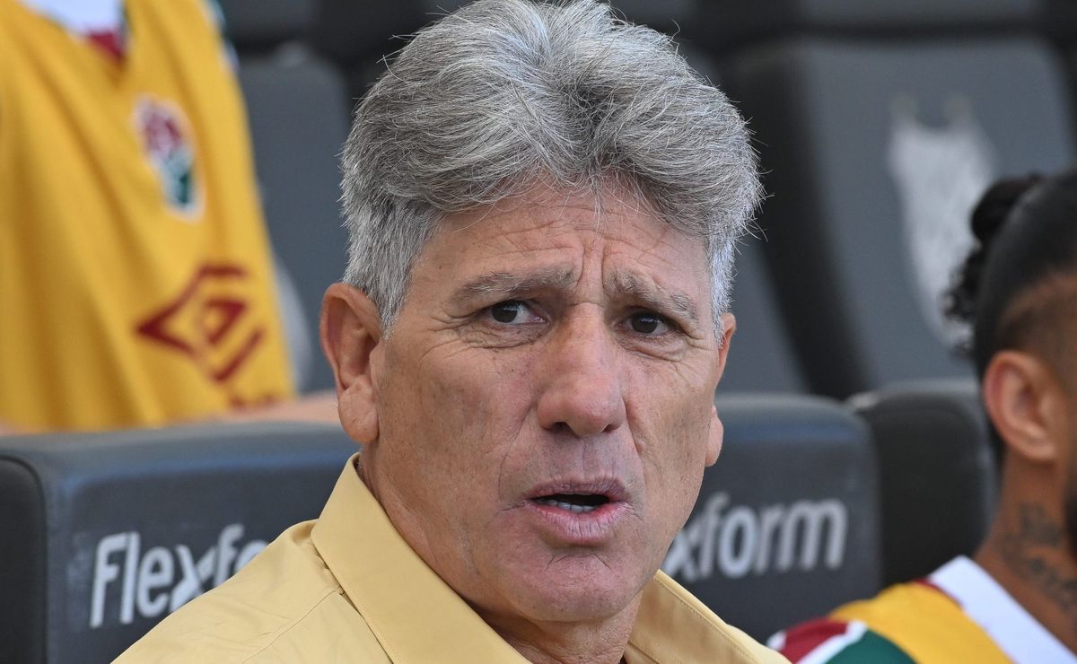 Renato Gaúcho recebe críticas da torcida do Fluminense pela demora em fazer substituições