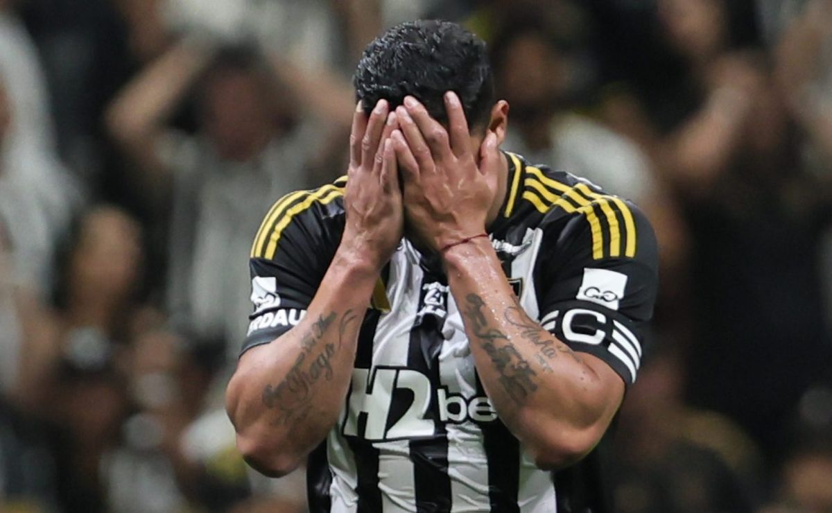 Torcida do Atlético-MG critica Hulk após derrota contra o frágil Vitória no Brasileirão