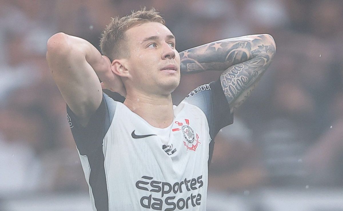 Torcida do Corinthians critica Charles por desempenho abaixo do esperado no clássico contra o Palmeiras
