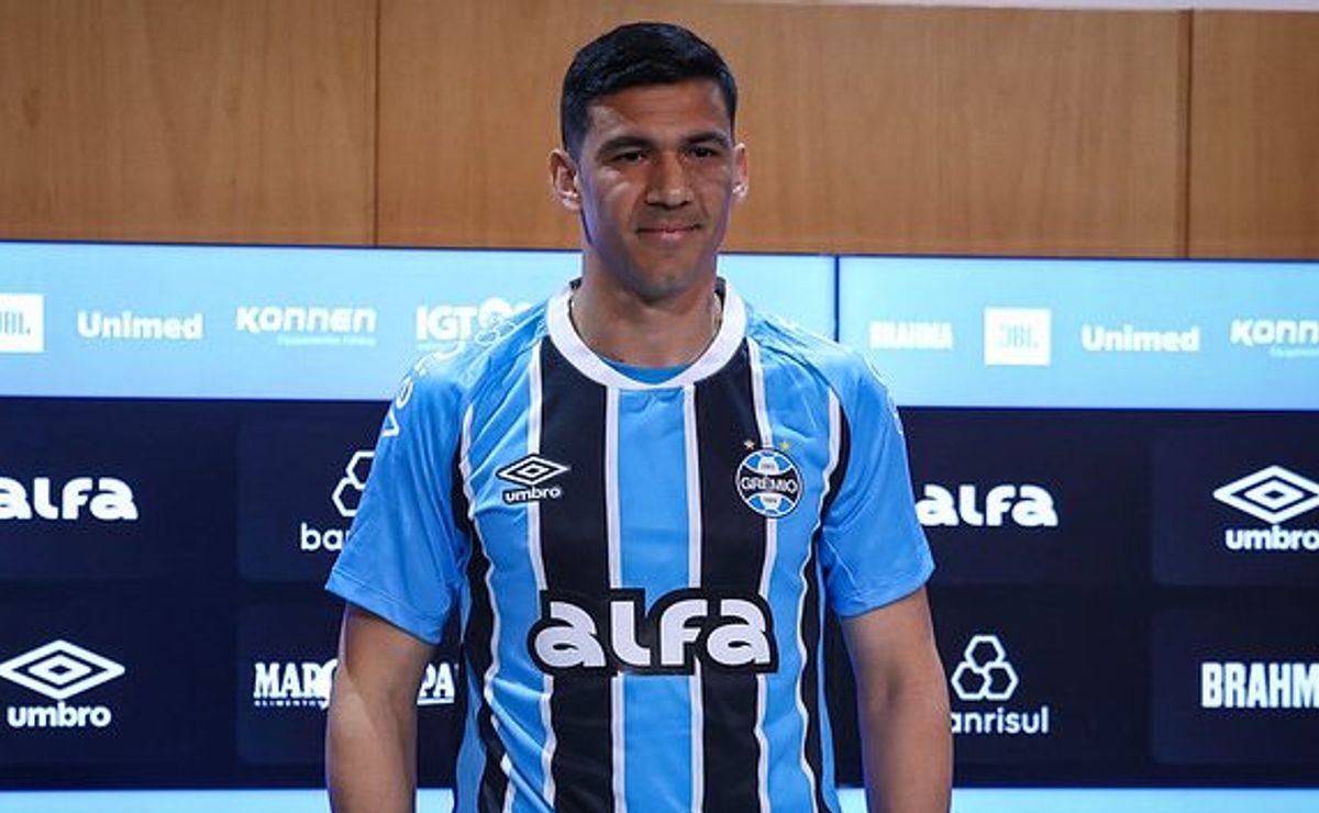 Grêmio surpreende torcedores e pode fechar com outro zagueiro em breve após lesão de Balbuena