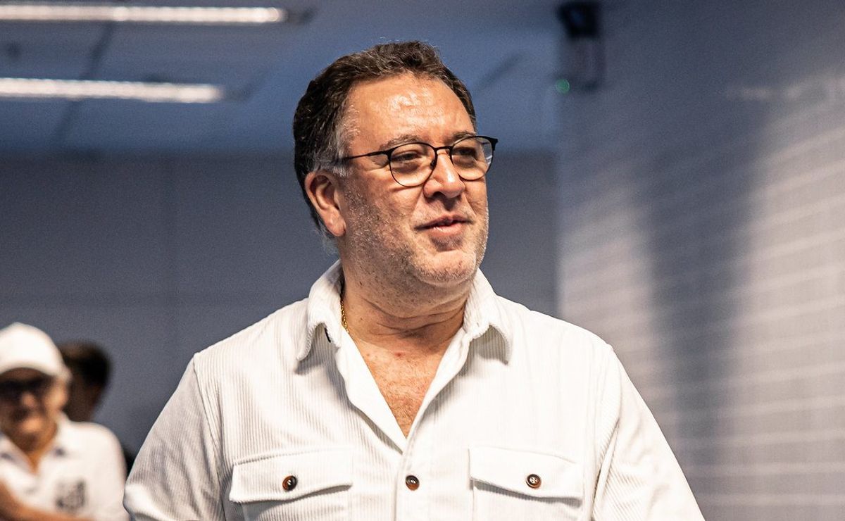Marcelo Teixeira confirma chegadas de Adonis Frias e Victor Hugo ao Santos: “Eles já estão aqui na cidade”