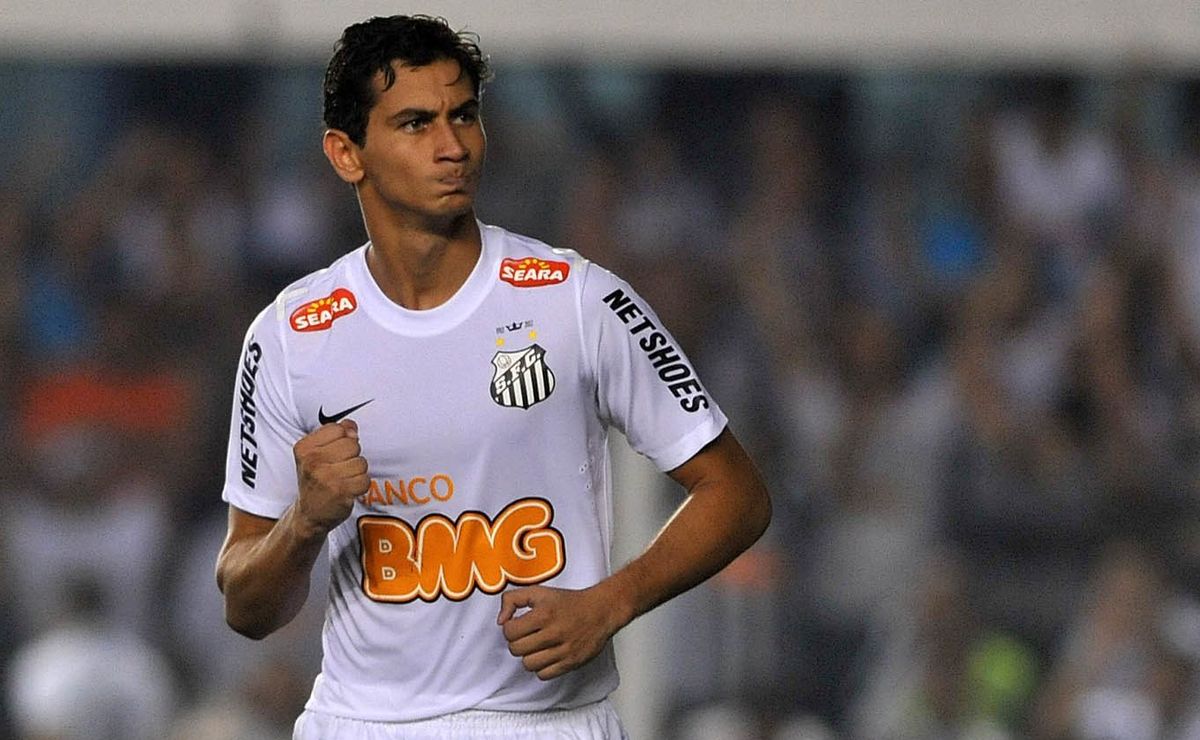 Média de gols de Ganso no Fluminense em 2025 é 83,33% menor do que na sua melhor temporada pelo Santos
