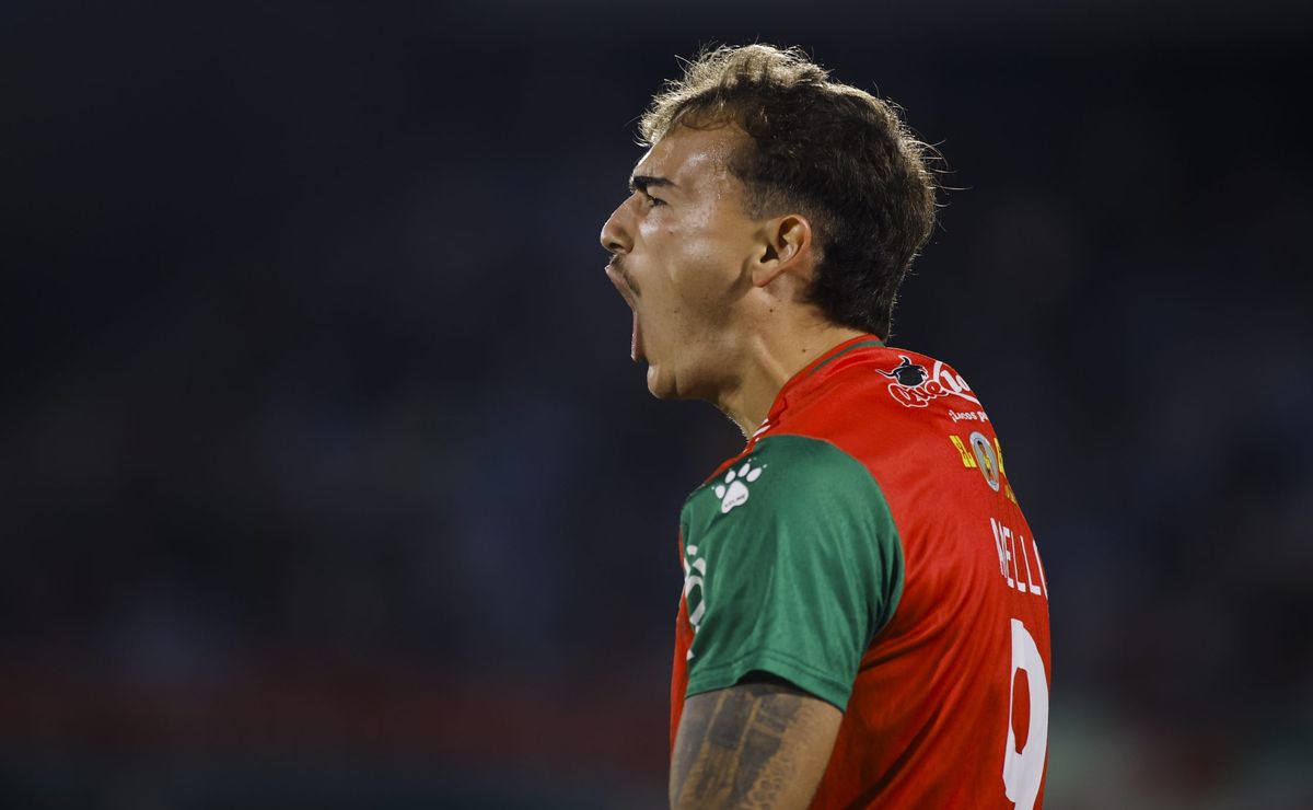 Corinthians tem acordo verbal com Agustín Anello, mas dívida de Félix Torres impede contratação