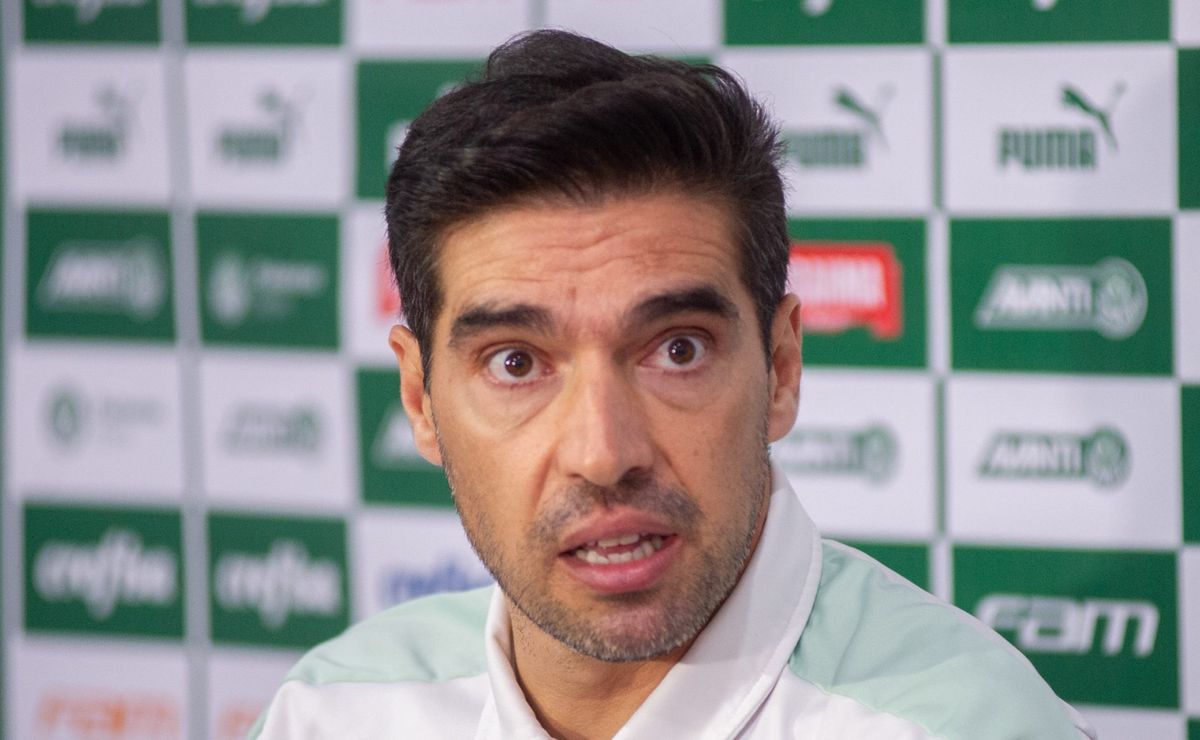 Abel Ferreira proíbe saída de meio-campista do Palmeiras após ligações pela contratação de Maurício