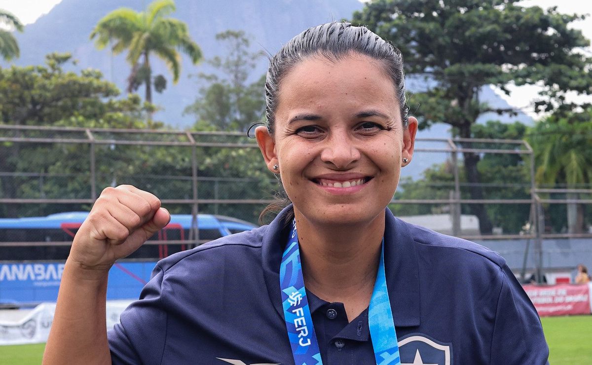 Botafogo anuncia Roberta Batista como nova gerente do futebol feminino