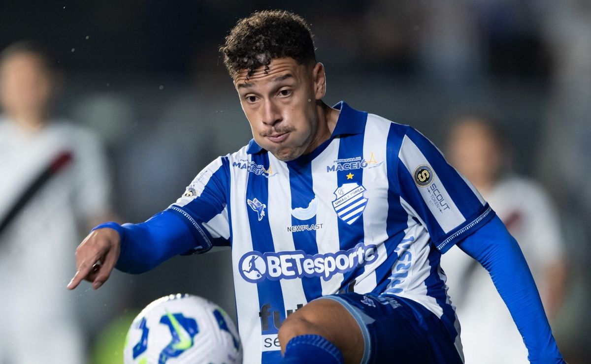 Detalhe da negociação de Enzo é revelado e Grêmio terá que pagar R$ 2 milhões para ficar com lateral