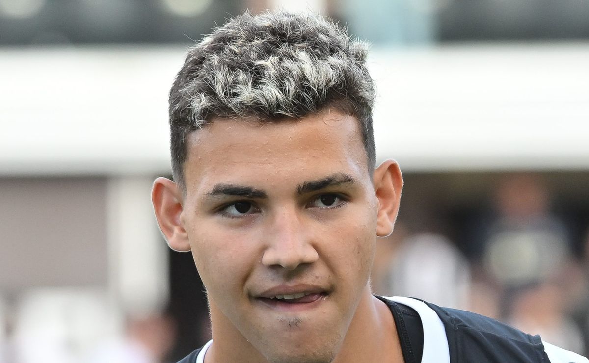 Mattos agiliza saídas no Santos e confirma rescisão de contrato com Gil e Deivid Washington