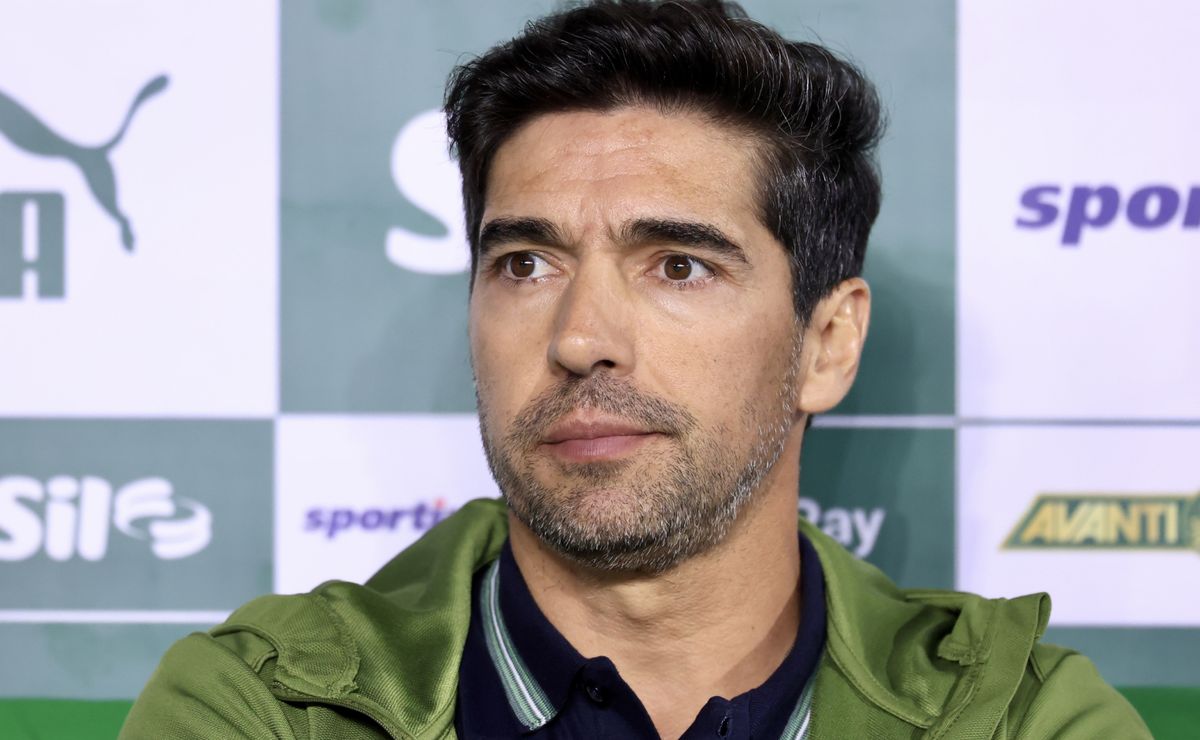 Torcida do Palmeiras cobra Abel Ferreira após forte investimento de Leila Pereira em 2025