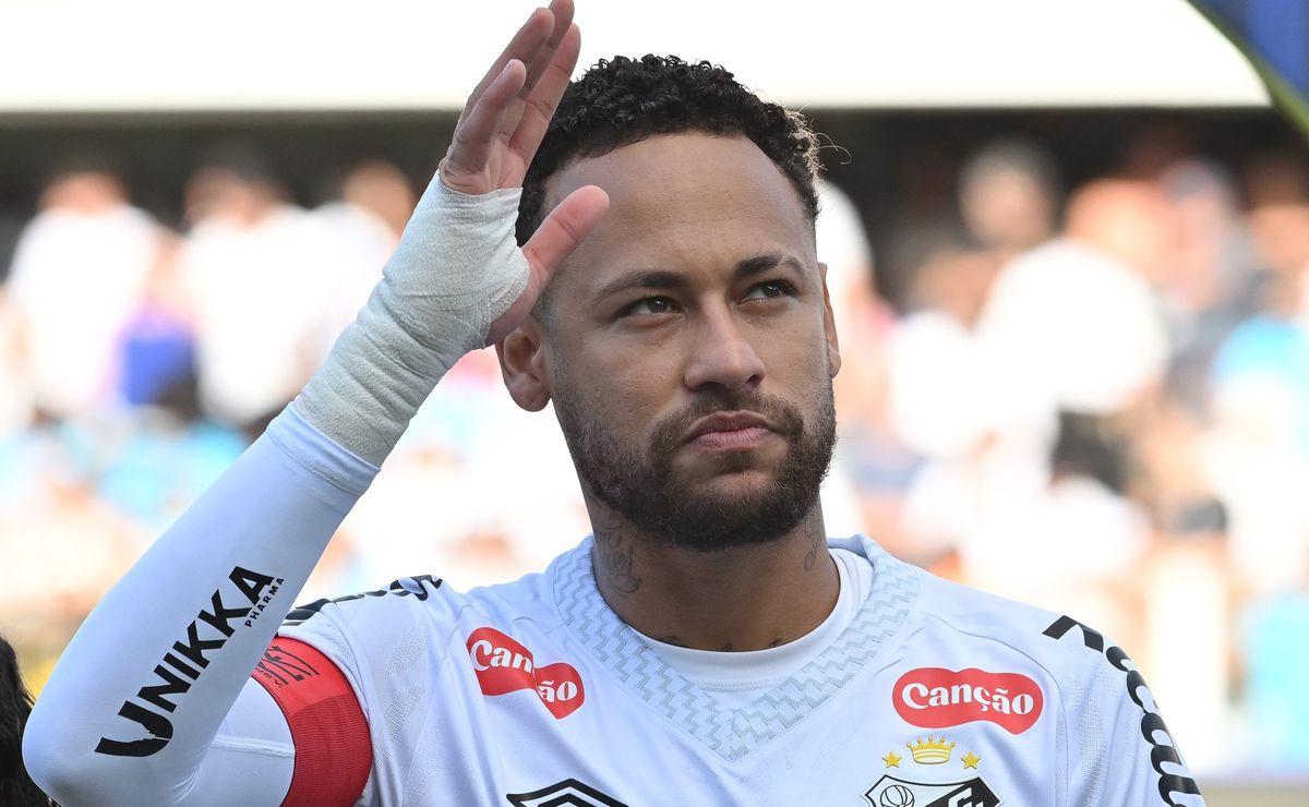 Neymar pode ser desfalque contra o Atlético-MG devido a preocupações com gramado sintético