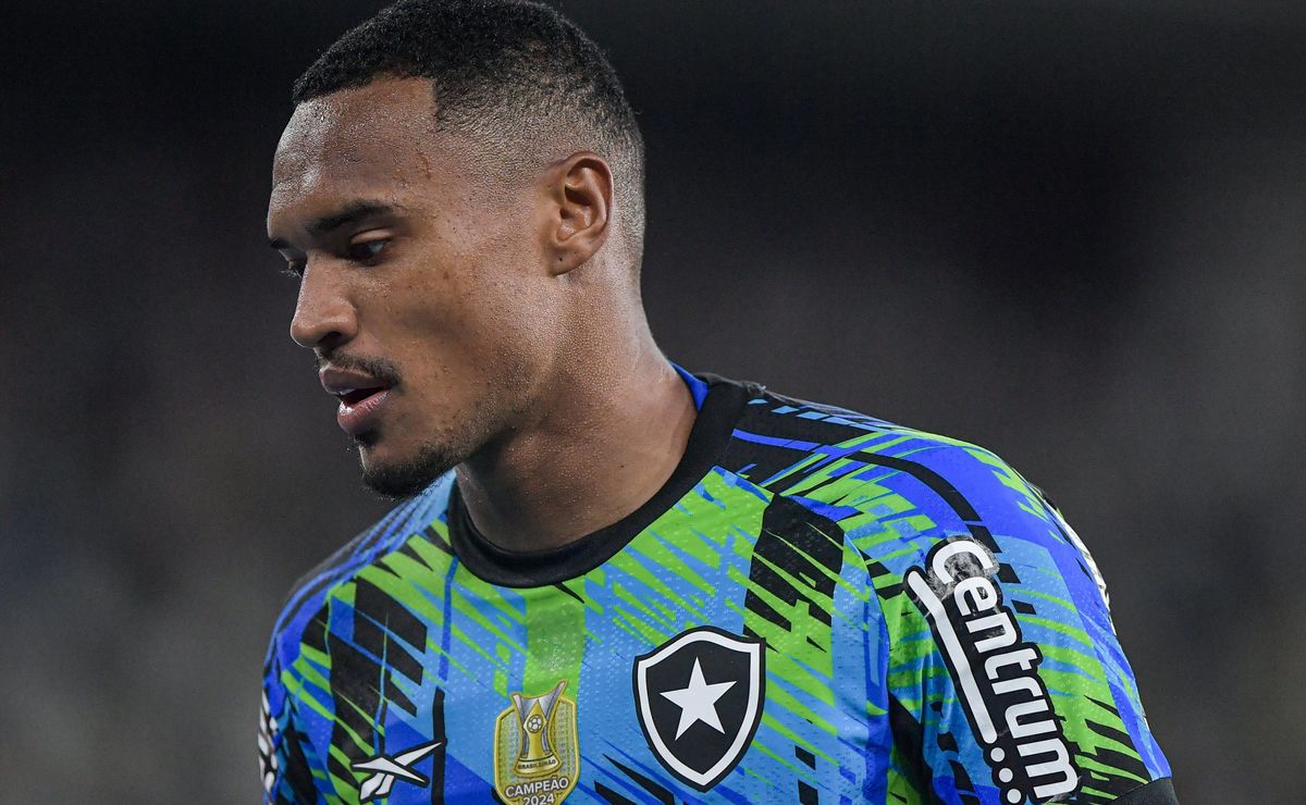 John explica saída do Botafogo rumo à Premier League e detalha papo com Igor Jesus