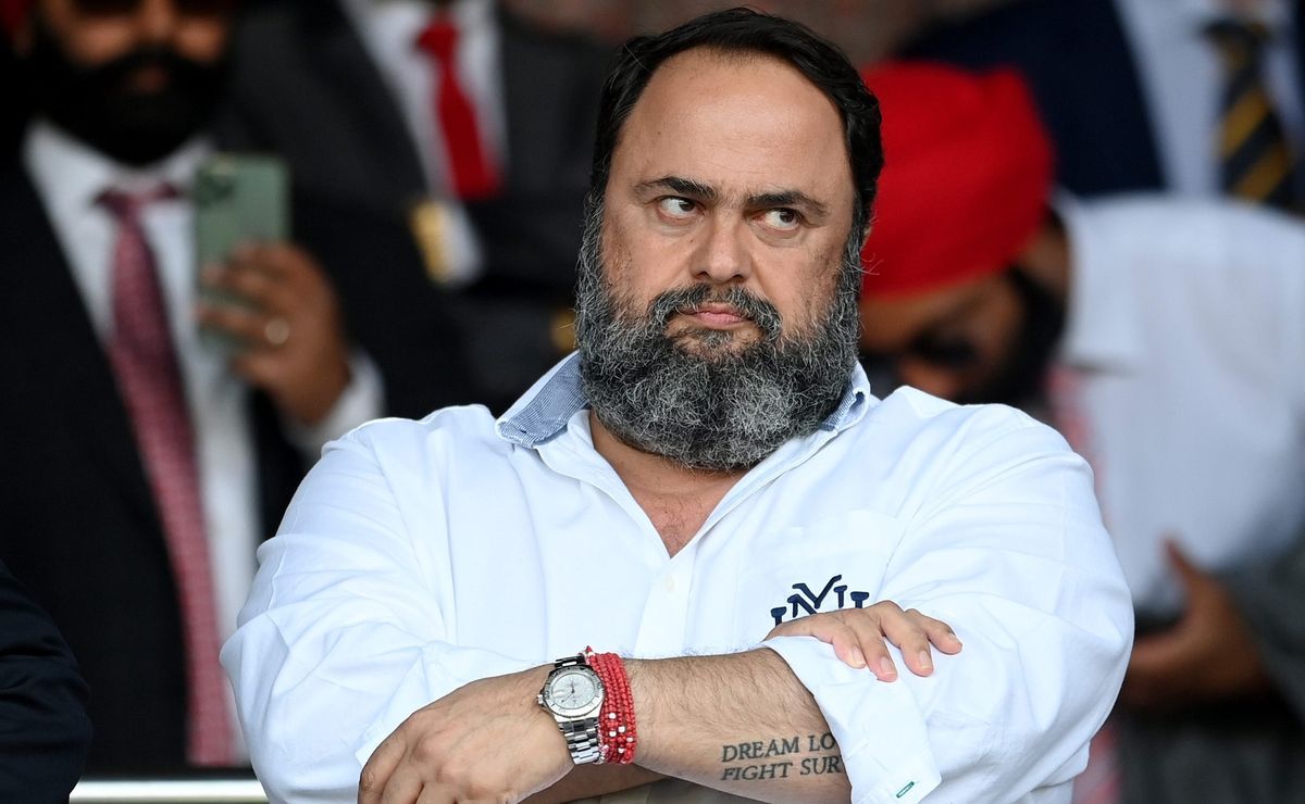 Evangelos Marinakis tem negociação cancelada no Corinthians após confusão sobre direitos de Murillo