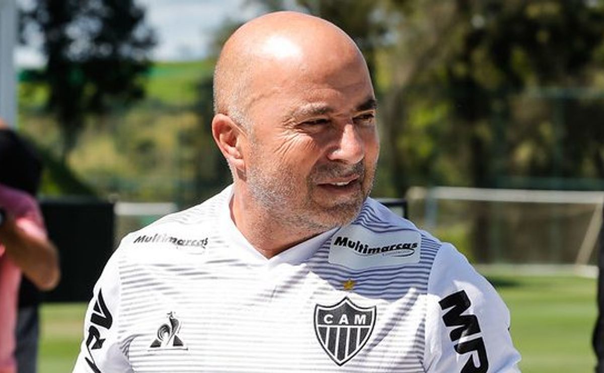 Sampaoli pede o primeiro reforço para 2026 e Bruno Fuchs deve deixar o Palmeiras para retornar ao Galo