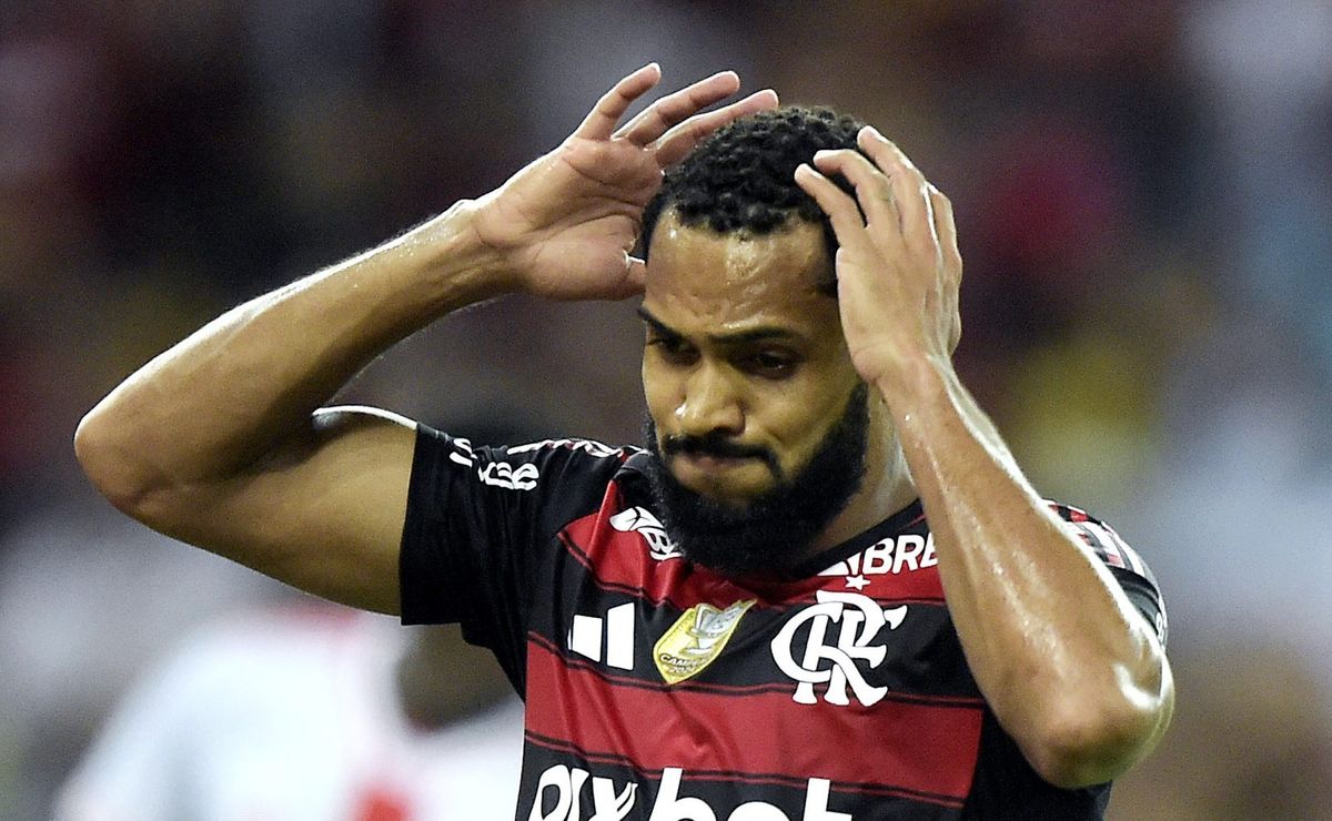 Flamengo tenta negociar Juninho, Michael e Cebolinha, mas trio deve permanecer pela falta de propostas