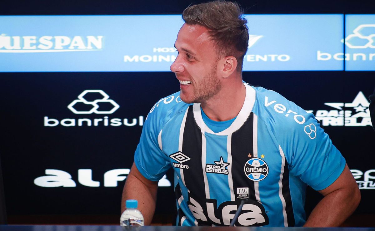 Arthur brilha em treino do Grêmio com gol marcado; confira o vídeo