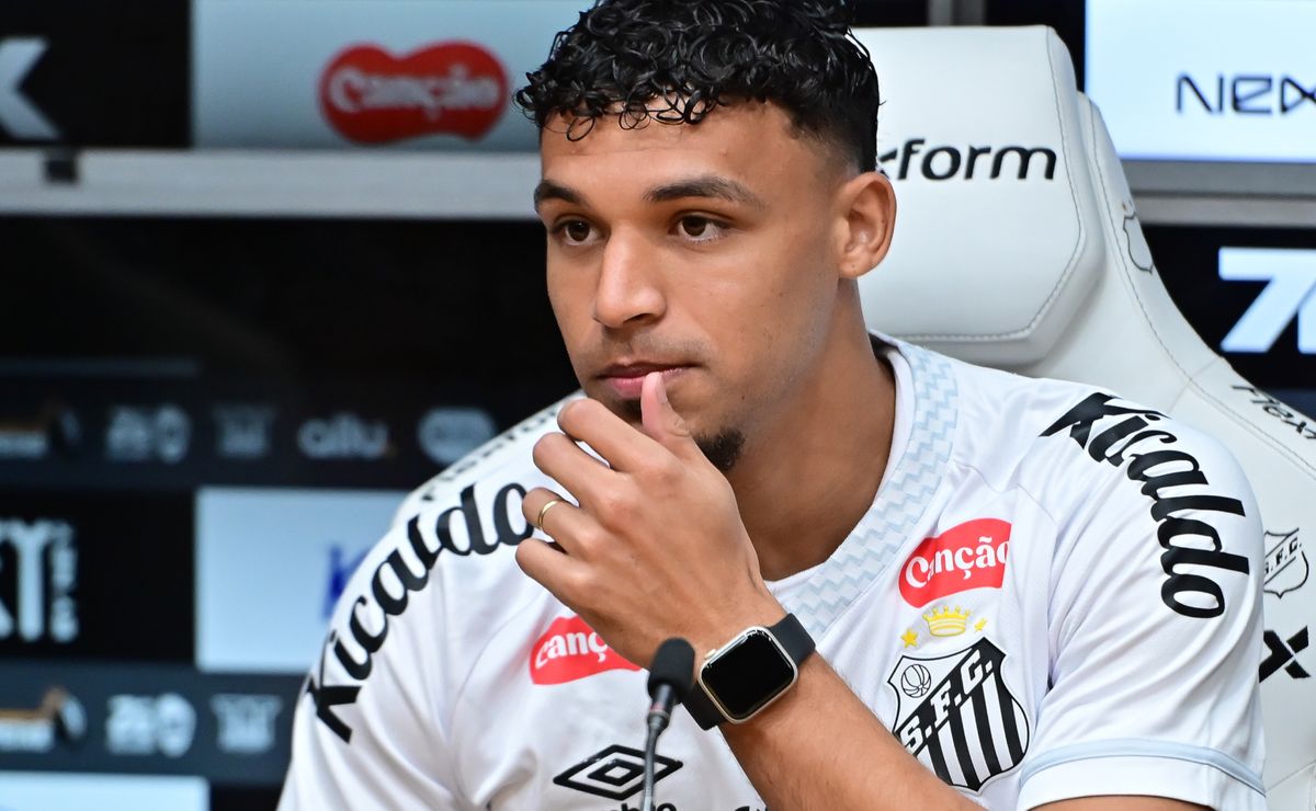 Victor Hugo compara estruturas de Santos e Flamengo durante apresentação e irrita torcedores