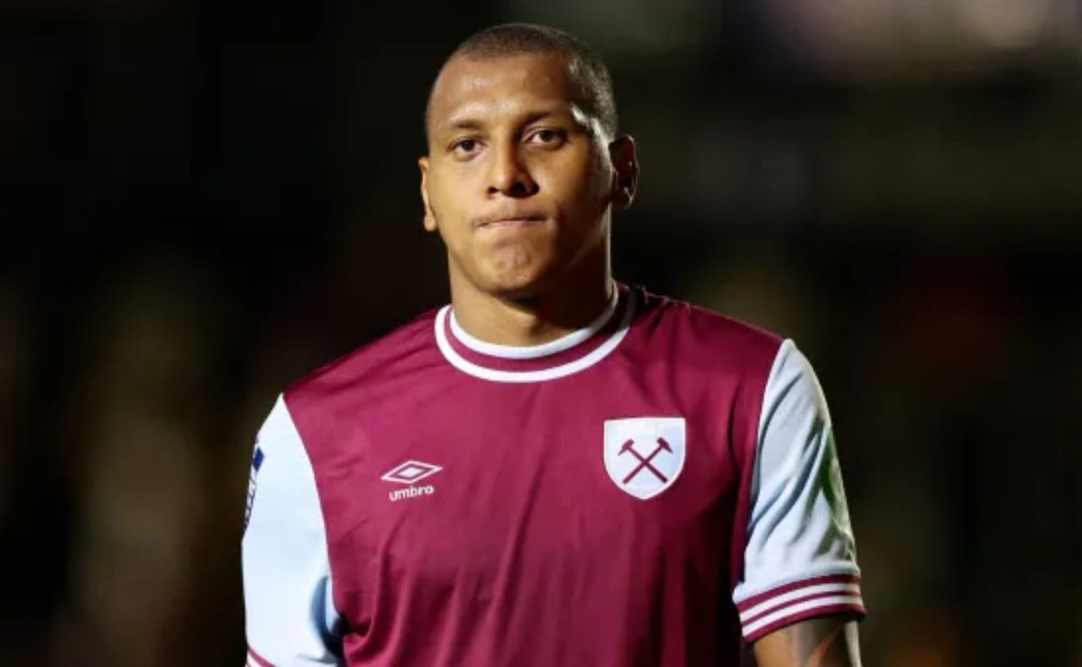Vasco faz nova sondagem por zagueiro e analisa situação de Luizão, ex-West Ham