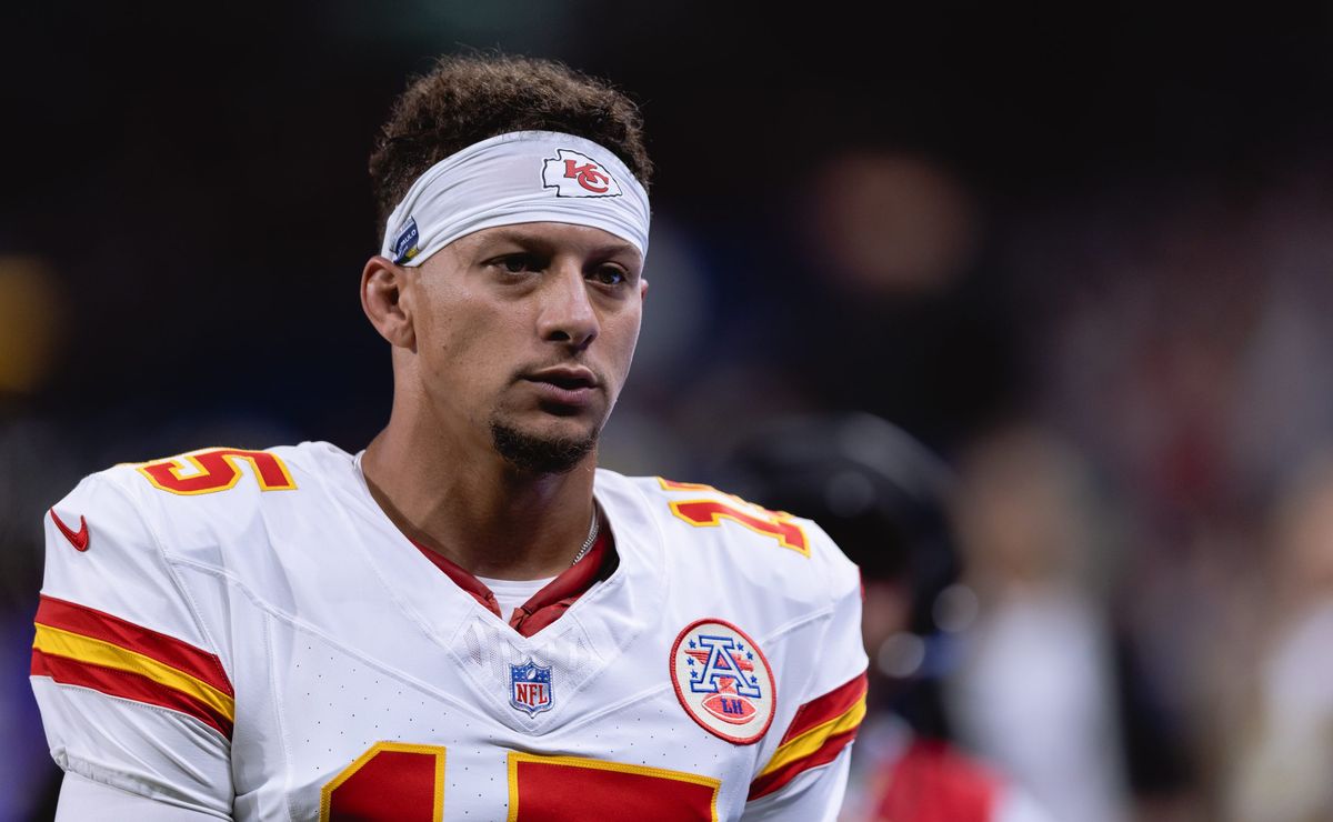 Mahomes elogia gramado do Corinthians e exalta experiência da NFL inesquecível no Brasil