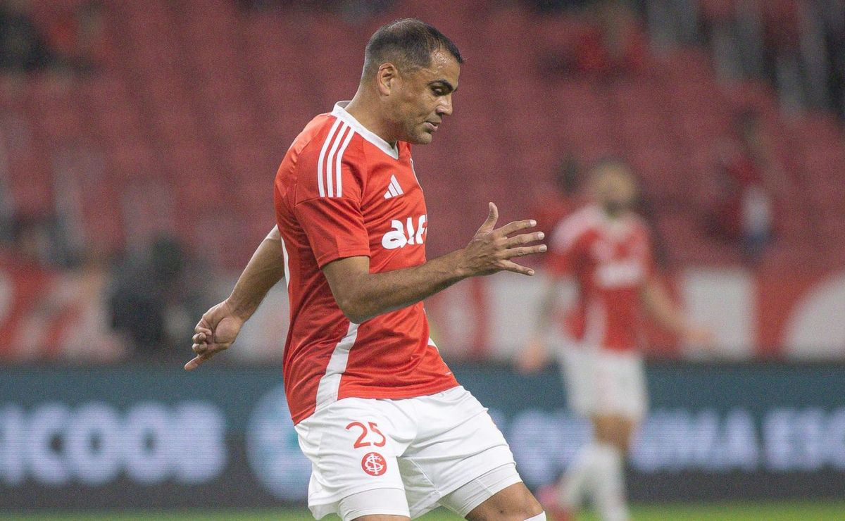 Gabriel Mercado vive indefinição no Internacional, mas pode reforçar a equipe contra o Palmeiras