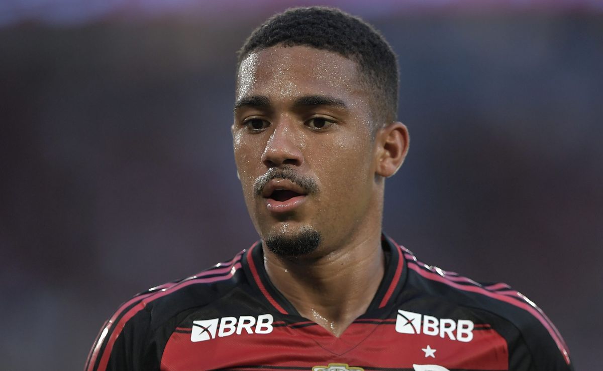 Samuel Lino, do Flamengo, faz golaço em treino da Seleção e viraliza na web: “Craque”