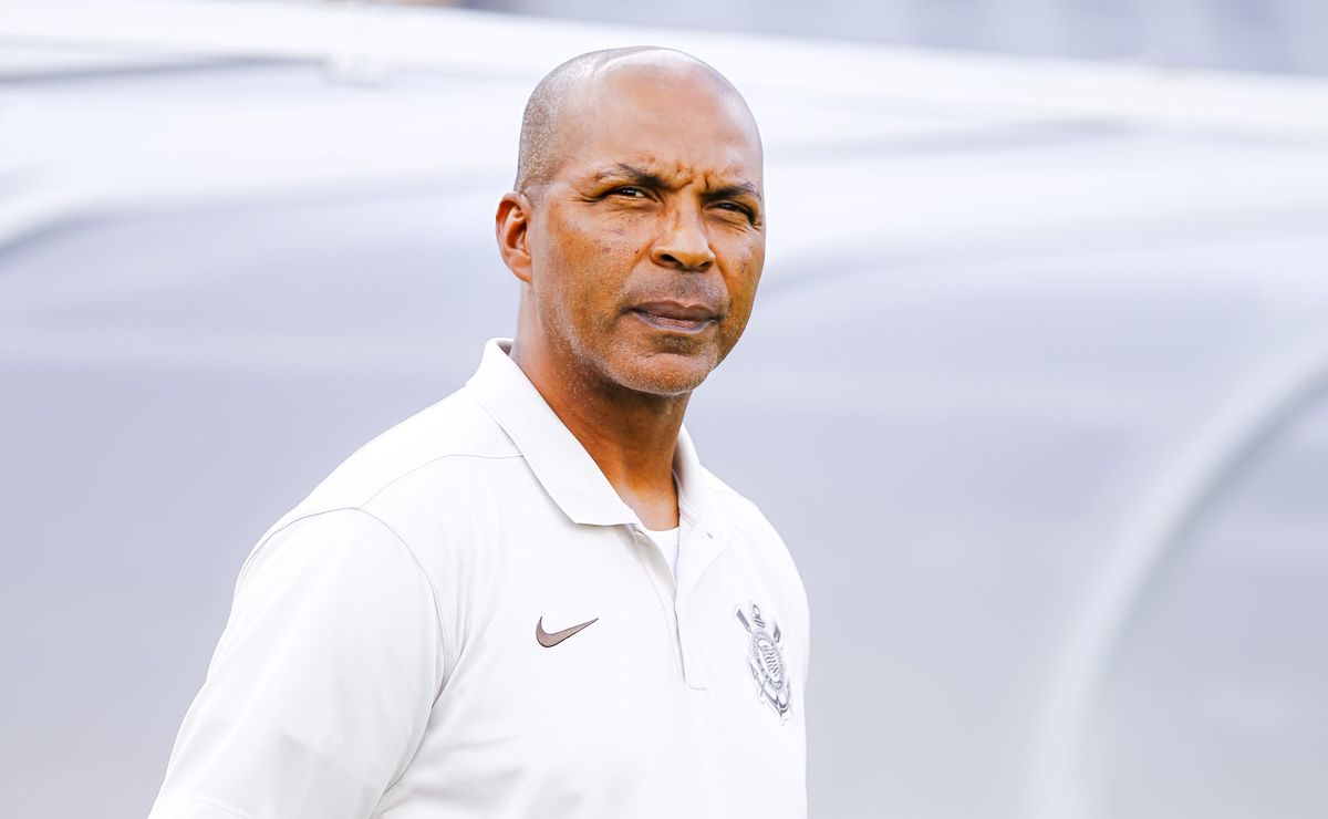 Orlando Ribeiro denuncia crise na base do Corinthians e comenta demissão: “injusta e precipitada”