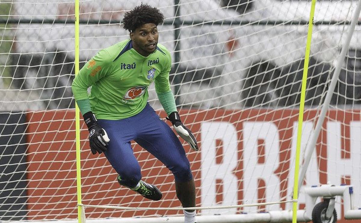 Hugo Souza revela como é relação com Ancelotti na Seleção e exalta Dorival Jr do Corinthians