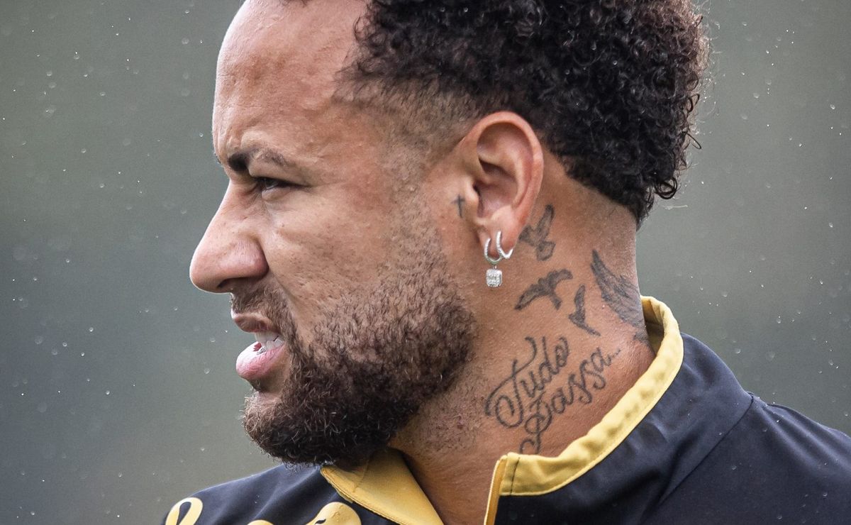 Neymar deve ser titular em Atlético-MG X Santos mesmo com preocupação em gramado sintético da Arena MRV
