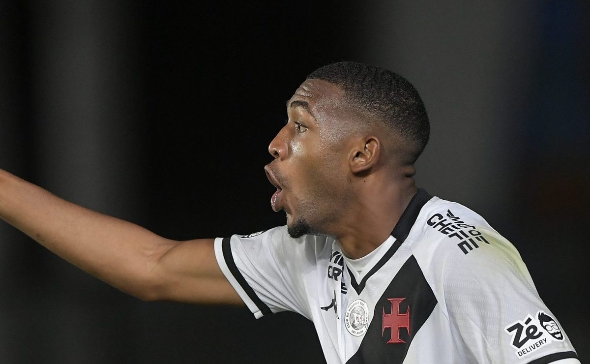 Zenit entra na disputa no mercado da bola pelo atacante Rayan, destaque do Vasco na temporada