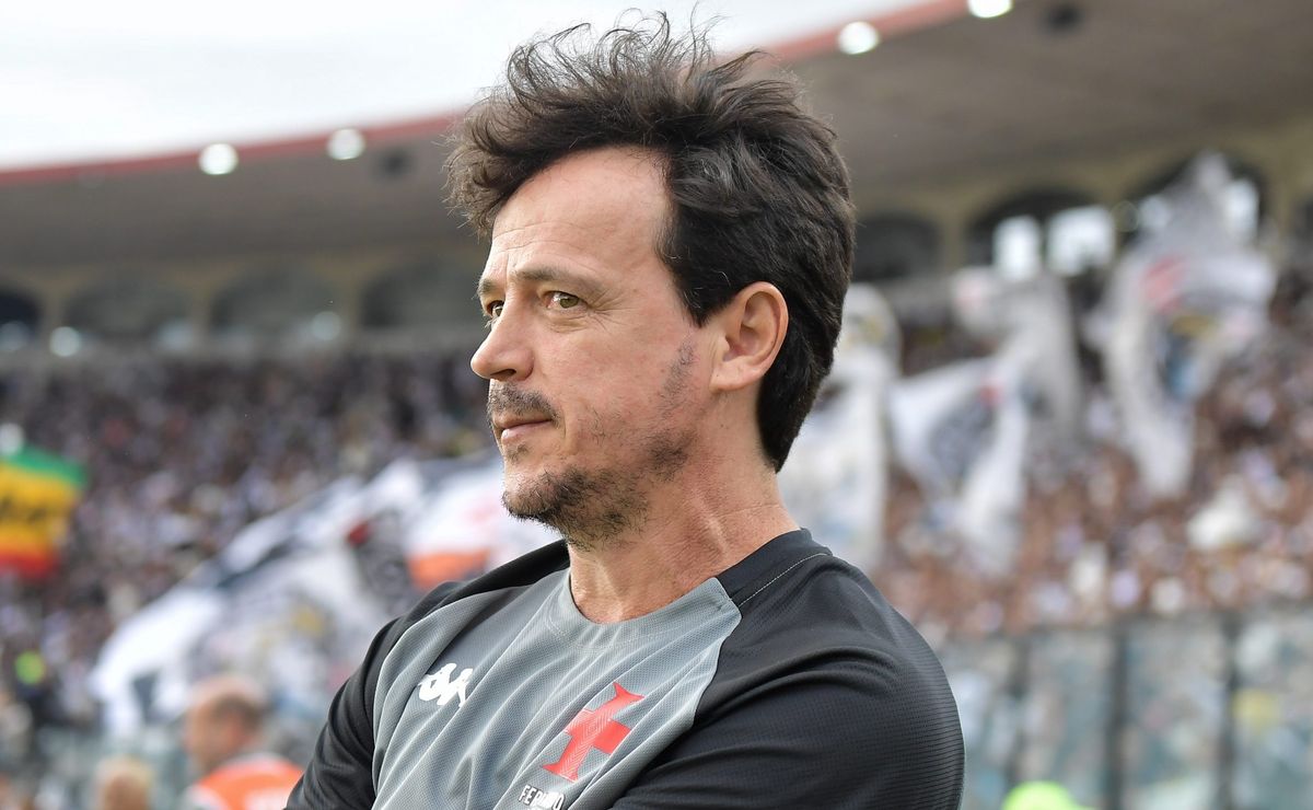 Mateus Carvalho pode voltar a ganhar minutagem no Vasco por opção de Diniz após lesão de Jair