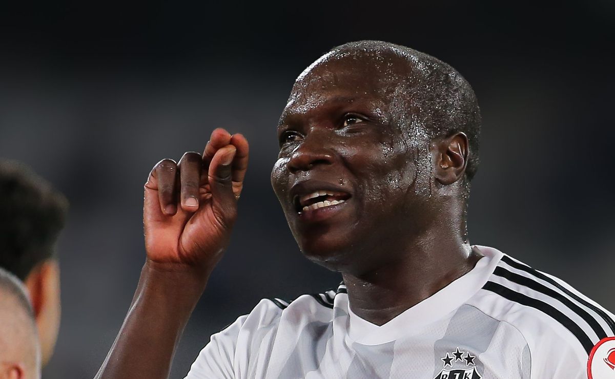 Aboubakar reduz pedida salarial para R$ 900 mil livres de impostos e São Paulo estuda viabilidade do negócio
