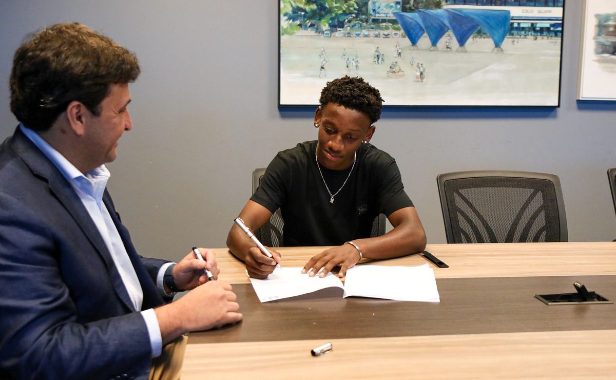 Grêmio mantém negociação firme e rejeita primeira oferta do Shakhtar por Gabriel Mec