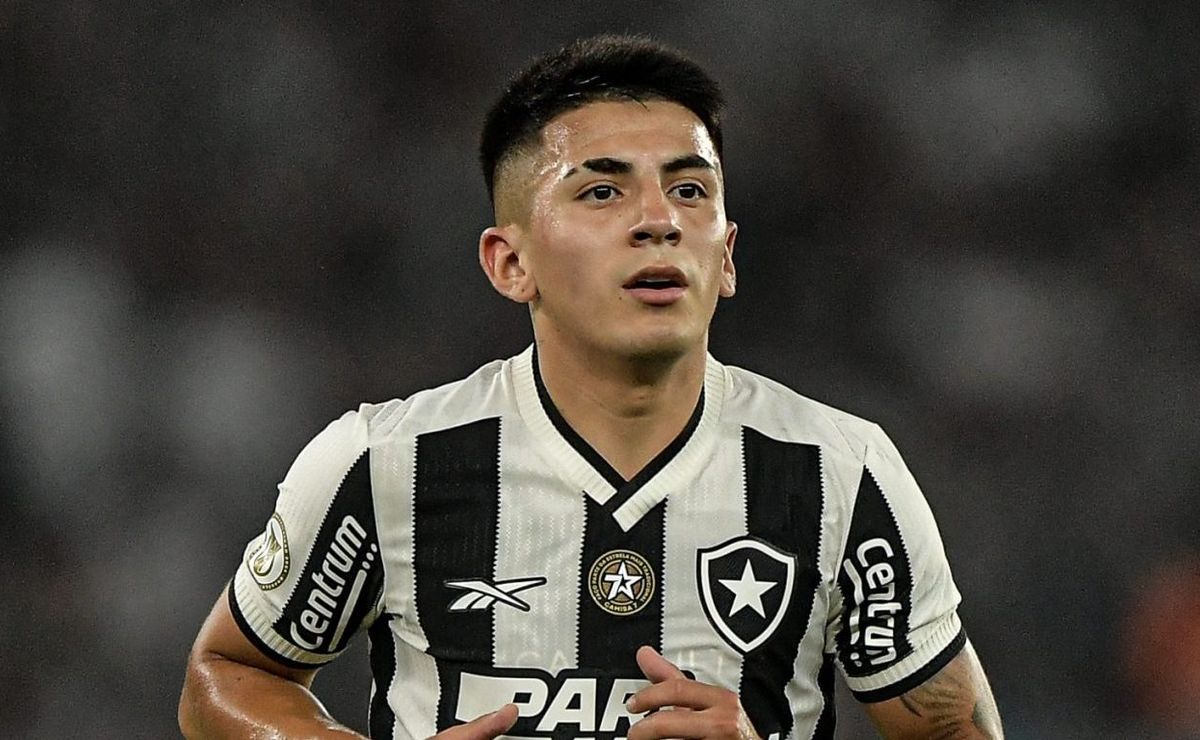 Thiago Almada, ex-Botafogo, assume a camisa 10 da Argentina com ausência de Messi 