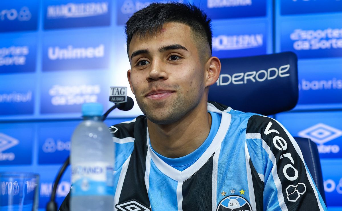 Grêmio pode perder atacante chileno Aravena para o futebol mexicano ainda nessa semana
