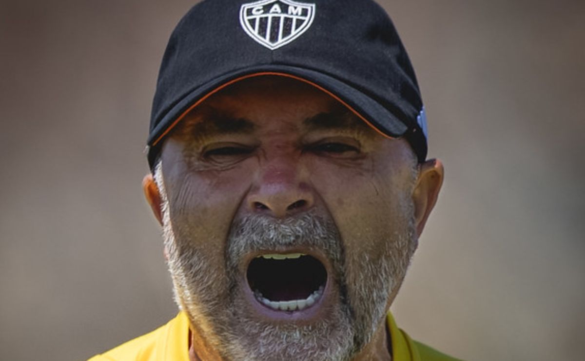 Sampaoli é comparado a Ancelotti e criticado por não saber falar português