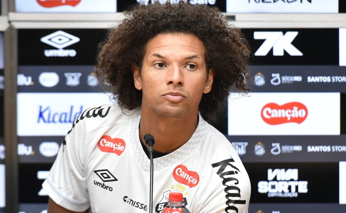 Vagner Frederico traz bastidores quentes envolvendo Willian Arão no Santos: “Ele já fez seis exames de ressonância” 