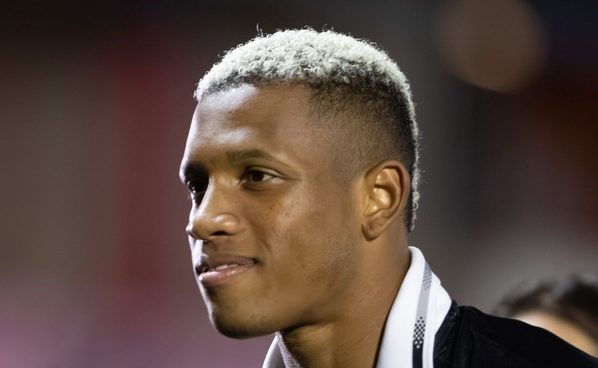 Danilo apresenta desconforto muscular no Botafogo, mas será relacionado para o clássico contra o Vasco