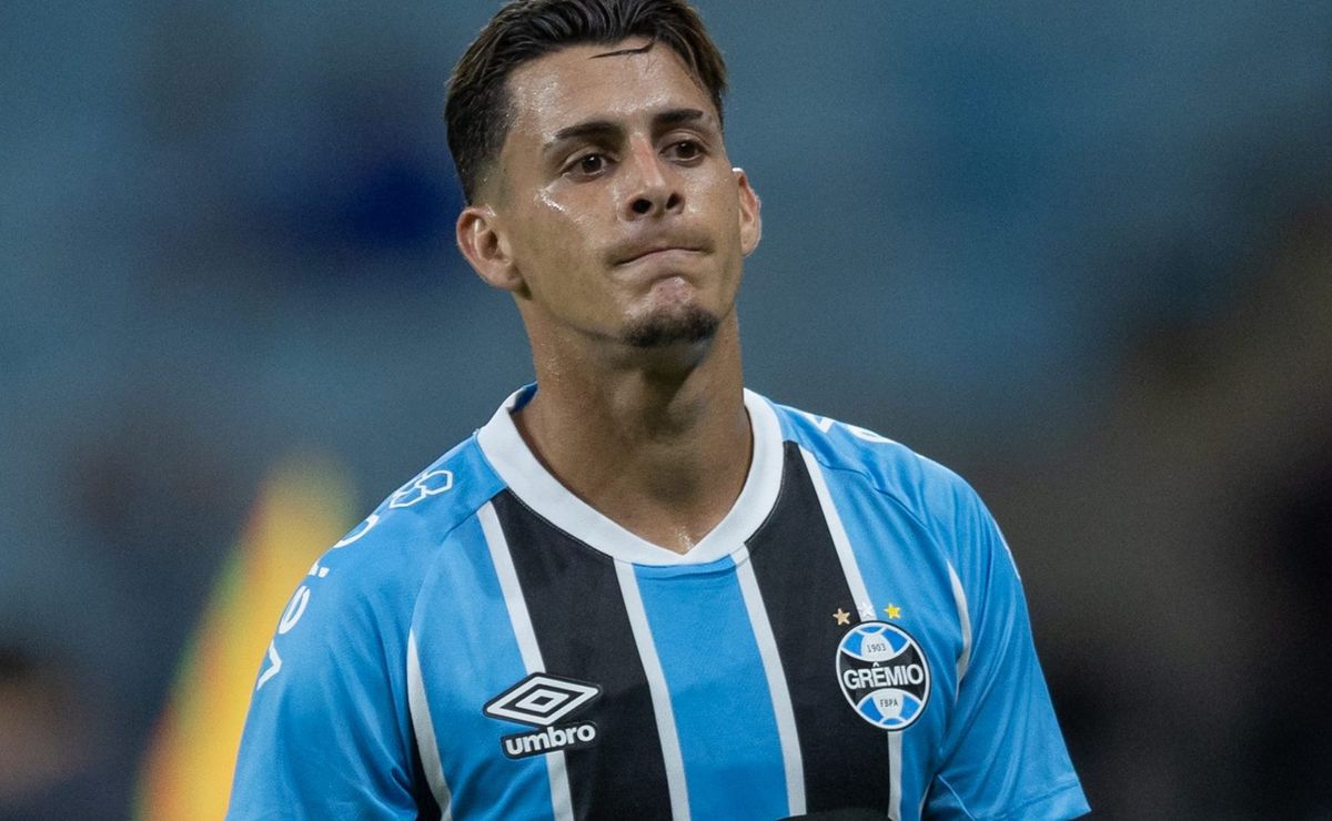 Lista de saídas no Grêmio inclui barca com Pavón, Amuzu, Aravena, Cristaldo e João Lucas