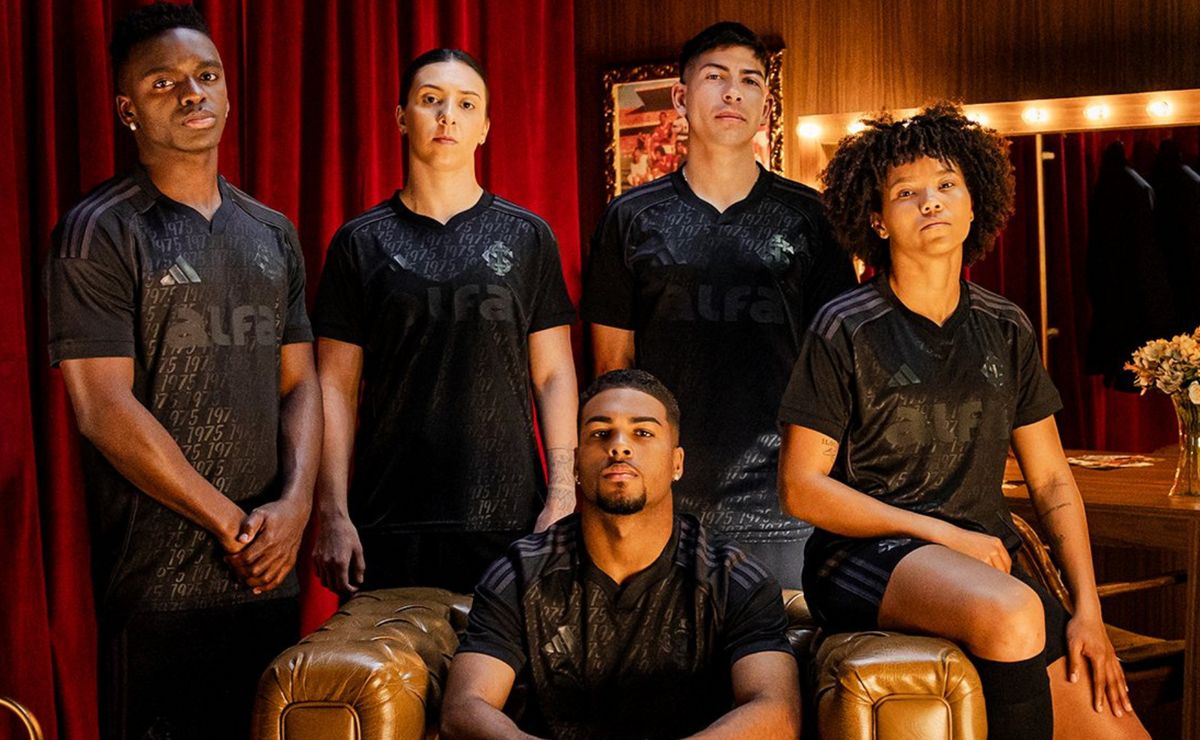 Internacional lança uniforme III preto em homenagem ao título brasileiro de 1975