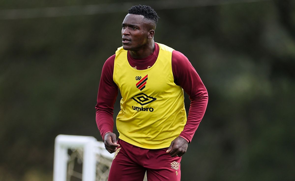 Viveros no Athletico-PR surpreende Vágner Martins, que lamenta pelo Internacional não ter tentado o colombiano