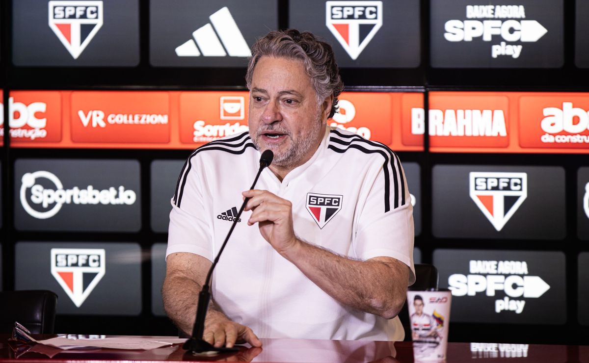 Cinco vendas do São Paulo geram 168% a menos que uma única do Palmeiras