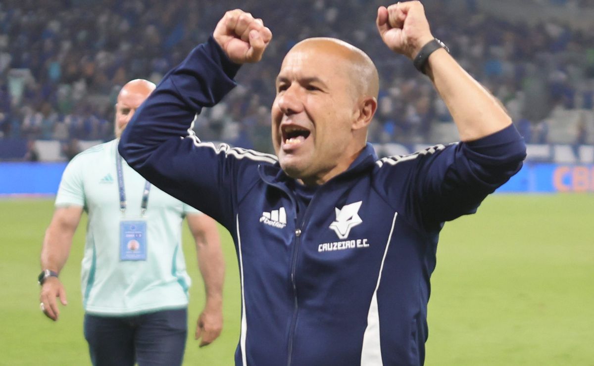 Leonardo Jardim recorda derrota para o Atlético Mineiro em chegada ao Cruzeiro e comemora classificação