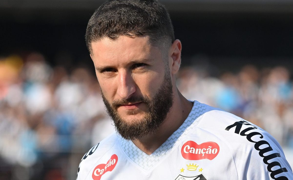 Zé Rafael busca quebrar jejum de mais de um ano como titular do Santos contra Atlético-MG