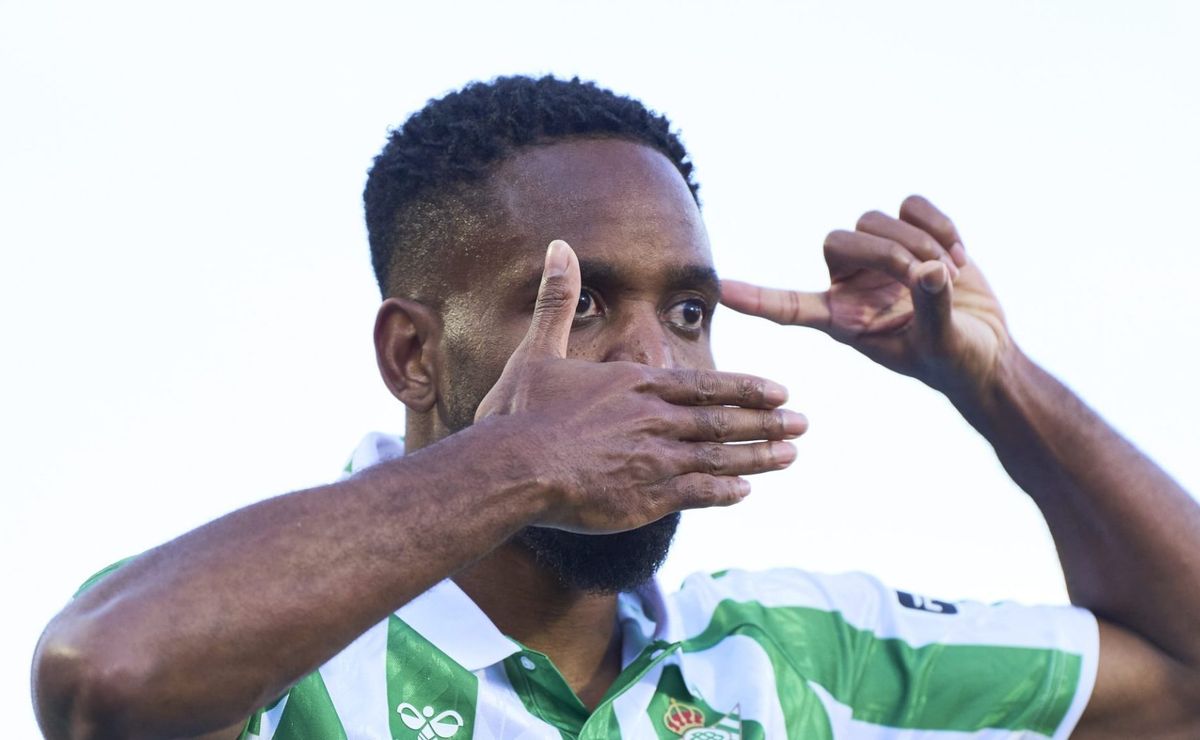 Bakambu conversou com Vojvoda e pode ser opção para o Santos: “Quem sabe no futuro”