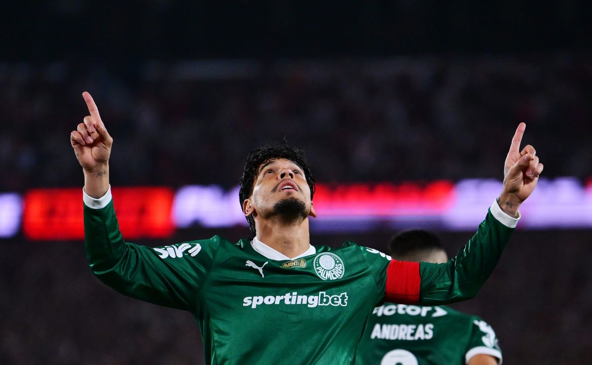 Gustavo Gómez admite queda de rendimento do Palmeiras no 2º tempo e elogia River Plate