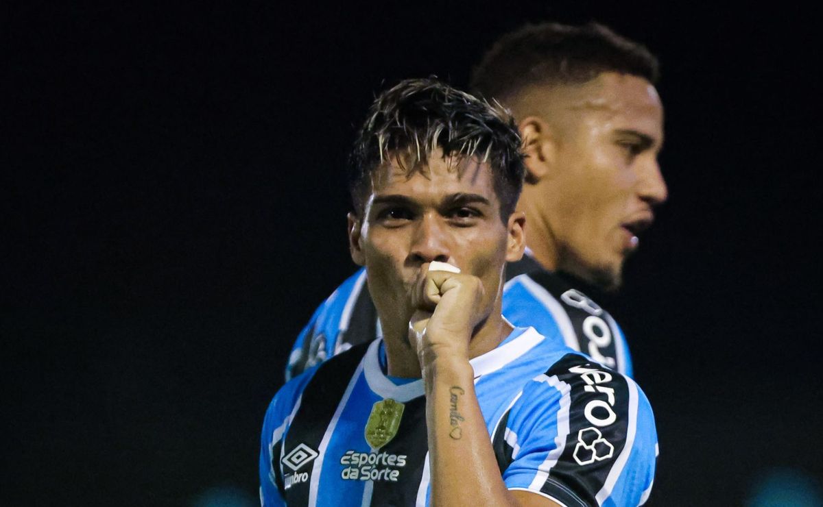 Matías Arezo não vai ficar no Peñarol e o Grêmio avalia novo empréstimo ou venda do atacante