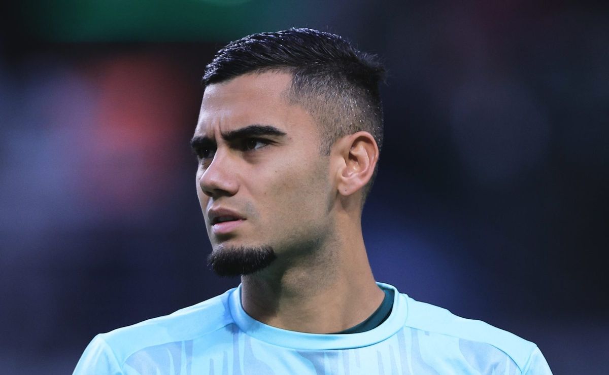Andreas Pereira sofre corte na canela no jogo contra o River Plate, mas não preocupa o Palmeiras
