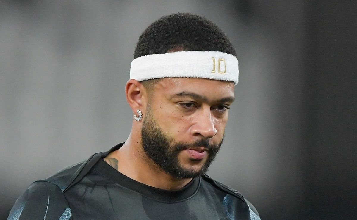 Corinthians quer negociar Memphis Depay para viabilizar contratação de Gabigol em 2026, afirma Jorge Nicola