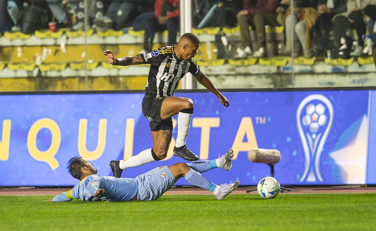 Caio Paulista tem atuação elogiada por Mário Henrique Caixa em Bolívar x Atlético-MG