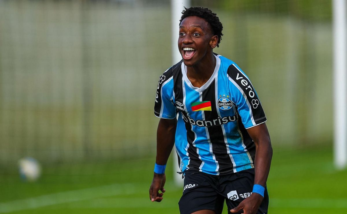Grêmio vendendo Gabriel Mec para o Shakhtar Donetsk não irá avançar após aumento de oferta para R$ 100 milhões
